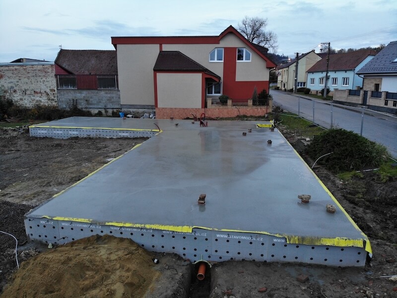 Základová deska s pomocí izolačních základových tvarovek - realizace Kutná Hora